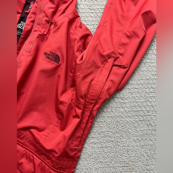 Woman’s The north face parka - Picture 3 of 5